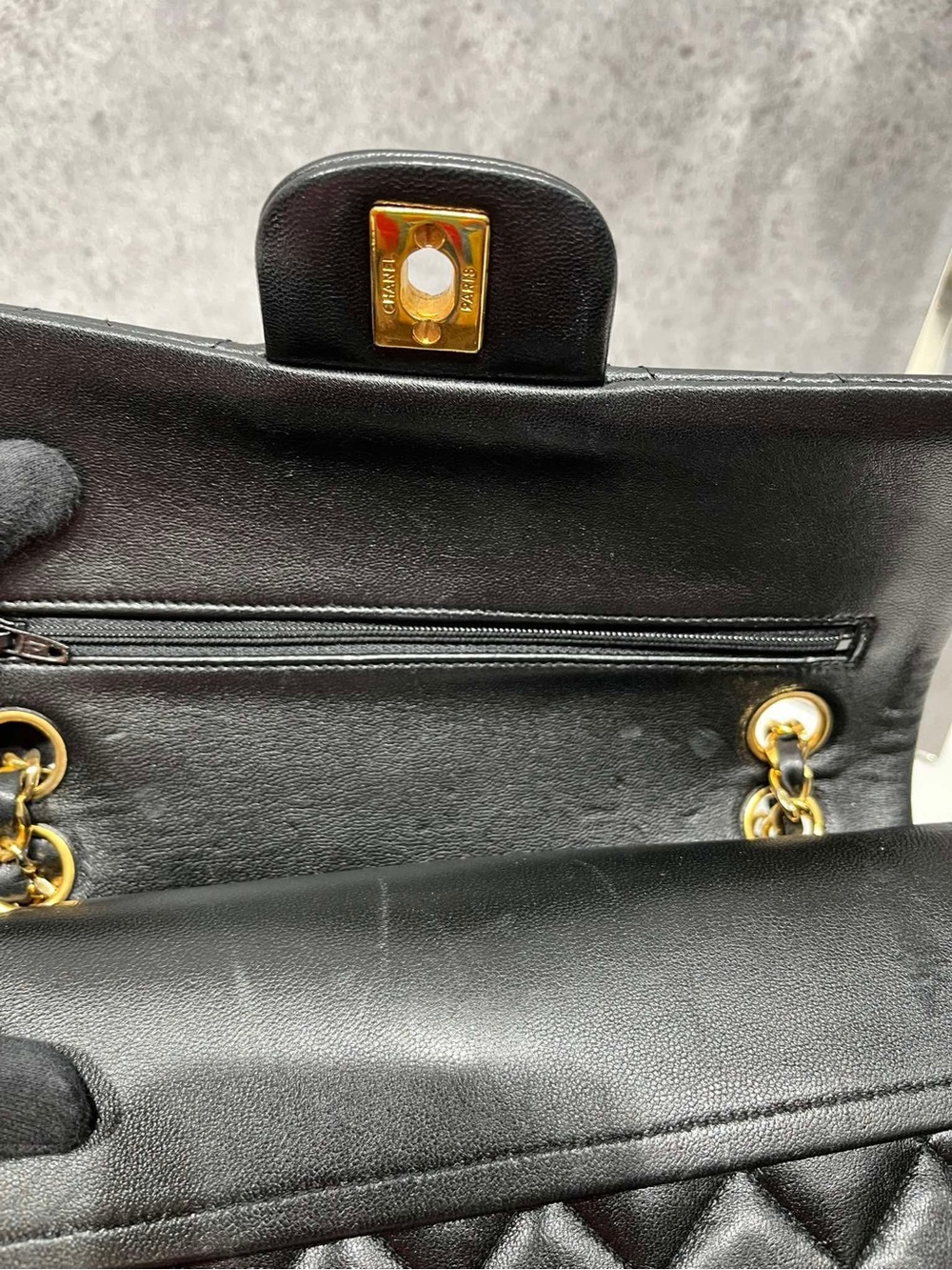CHANEL Black Quilted Shoulder Bag with Gold Hardware - Picture 6 of 9